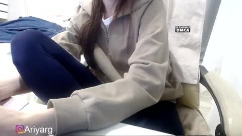 Arina online show from December 2024 01:00:01 PM