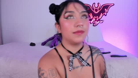   Independent model online show from February 2025 02:25:02 AM