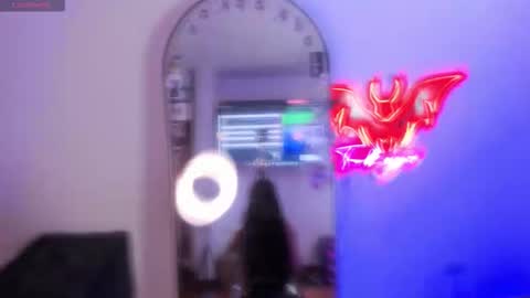   Independent model online show from September 2025 12:10:01 AM