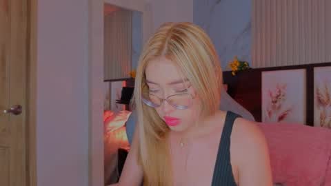 Snapshot of tokyoluu chatting on November 2025 10:51:01 PM tokyoluu online show from November 2025 10:51:01 PM