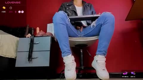 Snapshot of tom_brown12 chatting on October 2025 01:52:02 AM Tom online show from October 2025 01:52:02 AM