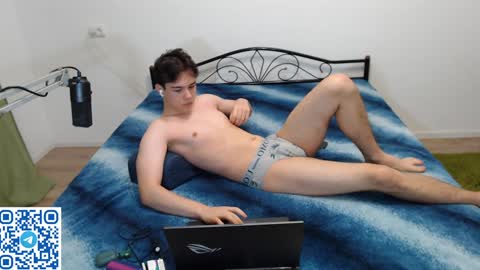 Snapshot of tom_er0s chatting on January 2025 03:24:02 AM Tom online show from January 2025 03:24:02 AM