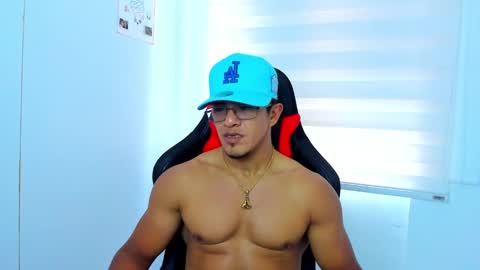 Snapshot of tom_kingfit chatting on November 2025 06:41:04 PM SPORTSFIT29 online show from November 2025 06:41:04 PM