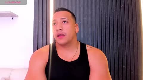 Tom muscle1 online show from October 2025 12:22:02 PM