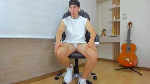 Snapshot of tombardem chatting on December 2025 07:53:02 PM Tom Bardem online show from December 2025 07:53:02 PM