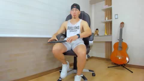 Snapshot of tombardem chatting on December 2025 07:18:01 PM Tom Bardem online show from December 2025 07:18:01 PM