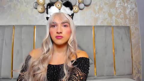 Snapshot of tomlondon_ chatting on February 2025 02:44:02 PM online show from February 2025 02:44:02 PM