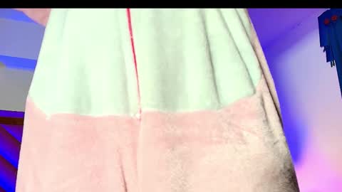 Snapshot of tomlondon_ chatting on September 2025 12:40:01 PM online show from September 2025 12:40:01 PM