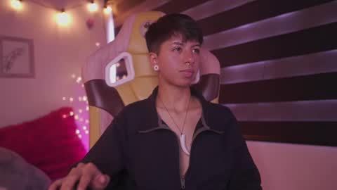 Blue  online show from February 2025 04:03:02 PM