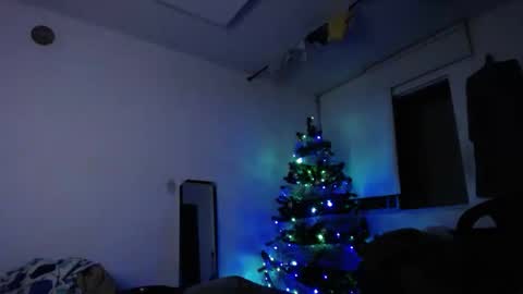   Thomas    online show from January 2025 01:04:02 AM