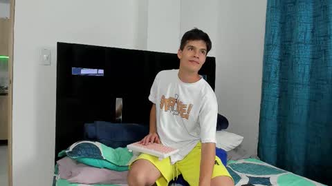 Snapshot of tommy_carlos chatting on October 2025 08:12:02 AM online show from October 2025 08:12:02 AM