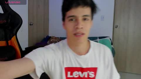 Snapshot of tommy_carlos chatting on October 2025 02:00:01 AM online show from October 2025 02:00:01 AM