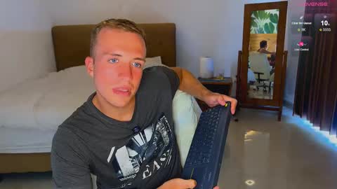 Tommy online show from October 2025 01:55:02 AM