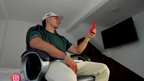 Snapshot of tommygarcia_ chatting on January 2025 04:07:01 AM Instagram t garcia69 online show from January 2025 04:07:01 AM