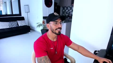 Snapshot of tony_muscle1 chatting on January 2025 10:08:02 PM tony muscle1 online show from January 2025 10:08:02 PM