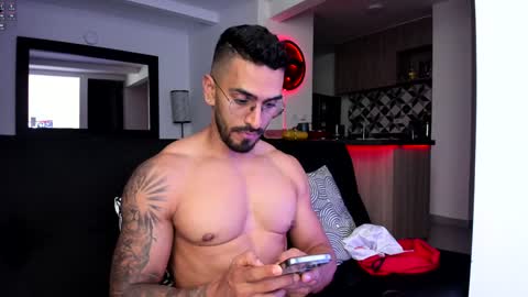 Snapshot of tony_muscle1 chatting on January 2025 12:52:02 AM tony muscle1 online show from January 2025 12:52:02 AM