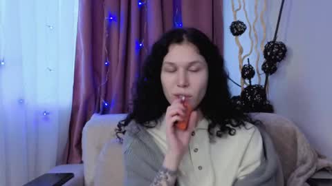 Lyna online show from November 2025 09:42:01 AM