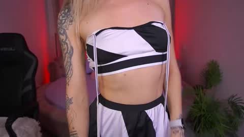 Snapshot of top_grace chatting on November 2025 09:25:02 PM top_grace online show from November 2025 09:25:02 PM