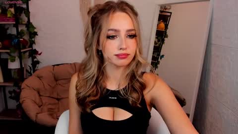 Snapshot of top_twins chatting on February 2025 03:06:02 AM Yara online show from February 2025 03:06:02 AM