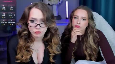 Snapshot of top_twins chatting on November 2025 04:54:01 PM Yara online show from November 2025 04:54:01 PM