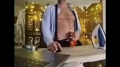 Snapshot of totomt chatting on December 2025 02:09:02 AM Iron Bro online show from December 2025 02:09:02 AM