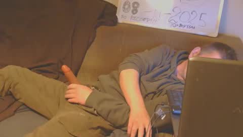 Snapshot of toyboy5546 chatting on November 2025 04:51:01 PM Toyboy online show from November 2025 04:51:01 PM