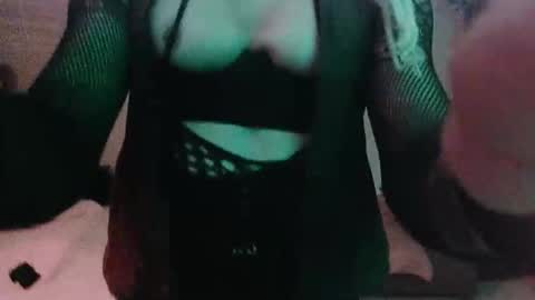 Snapshot of toyboybitchslut chatting on October 2025 03:02:02 AM Patrizia online show from October 2025 03:02:02 AM