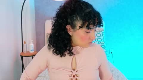 tracielowe_w online show from October 2025 03:38:02 AM