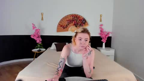tracycurtis online show from September 2025 05:40:02 AM