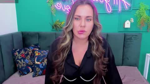 Tracy online show from November 2025 01:37:01 AM