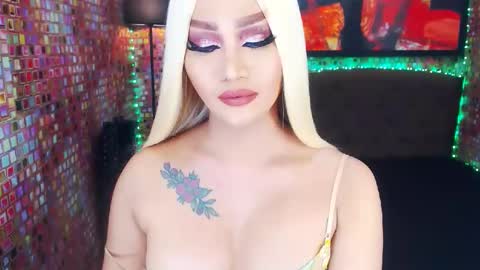 Snapshot of transplayfullolivia chatting on February 2025 05:58:01 AM KYLIE BELLA TS online show from February 2025 05:58:01 AM