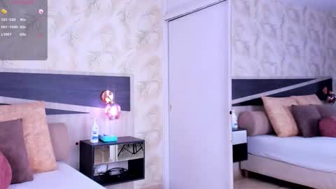 Snapshot of travis_lenox_ chatting on October 2025 01:18:01 AM Travis online show from October 2025 01:18:01 AM