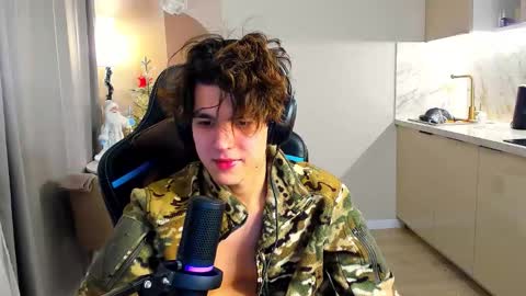 Snapshot of travisrivas chatting on December 2025 02:43:02 AM travisrivas online show from December 2025 02:43:02 AM