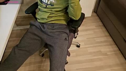 tree1989 online show from October 2025 07:03:01 PM