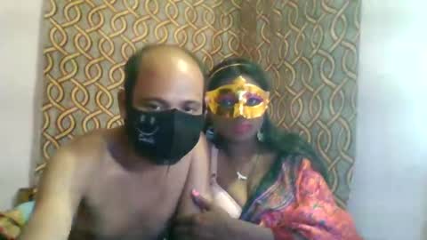 Snapshot of treesomecouple chatting on January 2025 06:16:01 PM treesomecouple online show from January 2025 06:16:01 PM