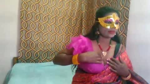 Snapshot of treesomecouple chatting on January 2025 01:39:01 PM treesomecouple online show from January 2025 01:39:01 PM