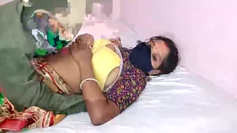 Snapshot of treesomecouple chatting on November 2025 06:26:02 AM treesomecouple online show from November 2025 06:26:02 AM