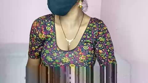 Snapshot of treesomecouple chatting on November 2025 10:34:02 PM treesomecouple online show from November 2025 10:34:02 PM