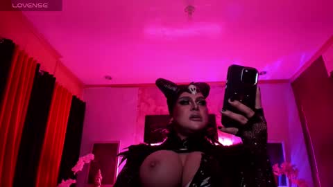 Snapshot of tremendouscockdestroyer chatting on December 2024 11:43:01 AM Jade online show from December 2024 11:43:01 AM