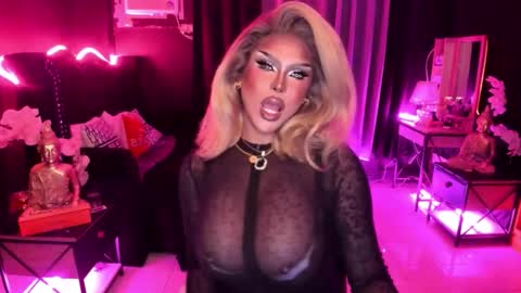 Snapshot of tremendouscockdestroyer chatting on October 2025 01:06:01 AM Jade online show from October 2025 01:06:01 AM