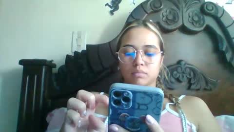 triana_bell online show from December 2024 04:47:02 PM