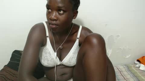 Snapshot of triceeyy chatting on November 2025 07:01:02 PM Tracy online show from November 2025 07:01:02 PM