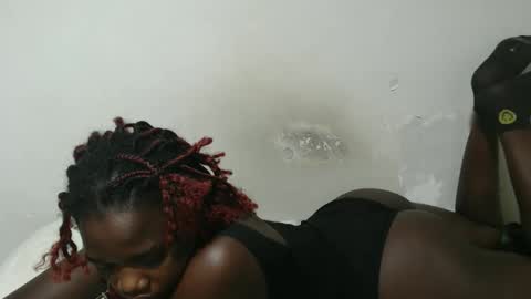 Snapshot of triceeyy chatting on November 2025 09:09:02 AM Tracy online show from November 2025 09:09:02 AM