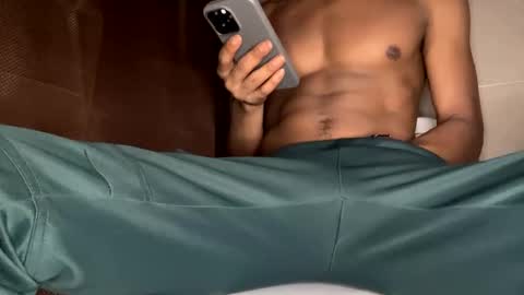 Snapshot of trillahung chatting on September 2025 09:44:01 AM WapBopper online show from September 2025 09:44:01 AM