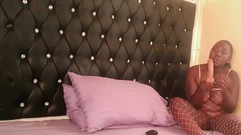 Snapshot of trinatrina94 chatting on December 2025 09:03:01 AM trinatrina94 online show from December 2025 09:03:01 AM