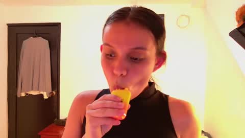 trixx_01 online show from October 2025 05:49:02 AM