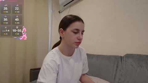 TrixyPixy online show from September 2025 03:20:01 AM