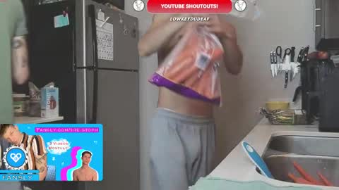 Snapshot of trystoph chatting on October 2025 12:17:01 PM Treistoph online show from October 2025 12:17:01 PM