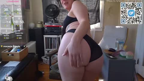 Snapshot of tsbunnyhun chatting on November 2025 04:07:02 PM Mia-Jane Seline online show from November 2025 04:07:02 PM