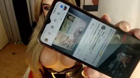 Snapshot of tshugescock chatting on January 2025 03:45:01 PM SEDUCTIVEmistresCUMS online show from January 2025 03:45:01 PM